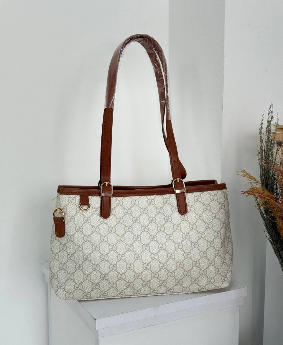 جنط نسائي/تم تكرار الموديل 
سعر المفرد 15 آلاف دينار
سعر الدرزن 120 ألف دينار
قياس 20 × 30 سم 
واتس اب :***********
واتس اب :***********
