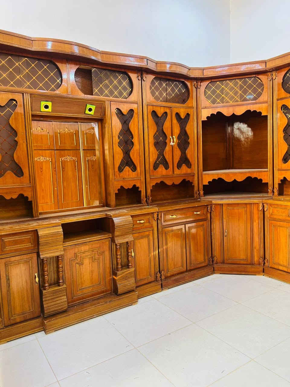 غرفه ام الدنك حطاطه جديده استخدام قليل السعر مليون 300 وبيه مجال بسيط ***********
