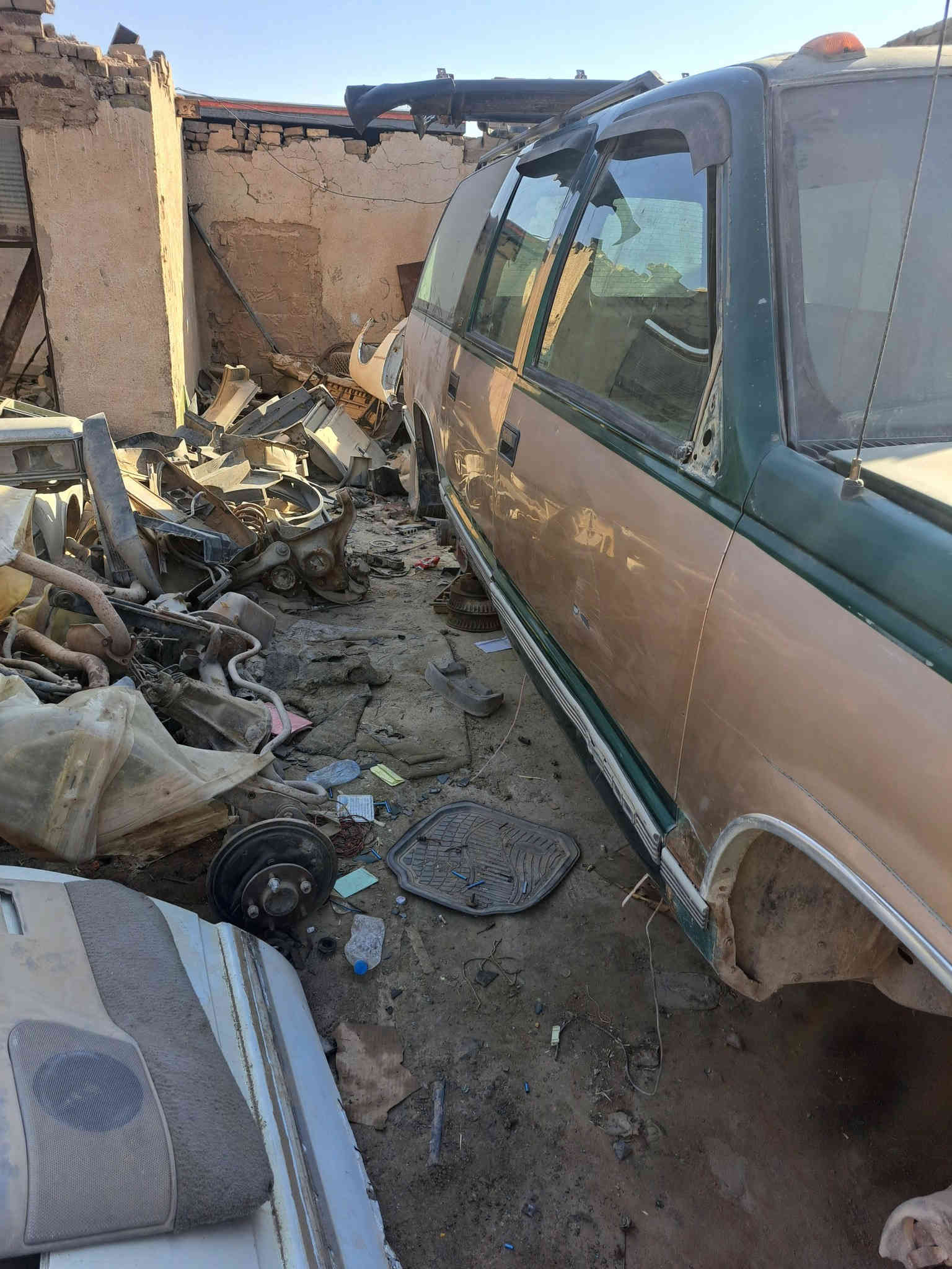 السلام عليكم للبيع أبواب بهبهان ٩٩ تخم كامل البوب كامله ماعدا البطاين العدد ٦ بدون صبغ العنوان ناصريه ***********
