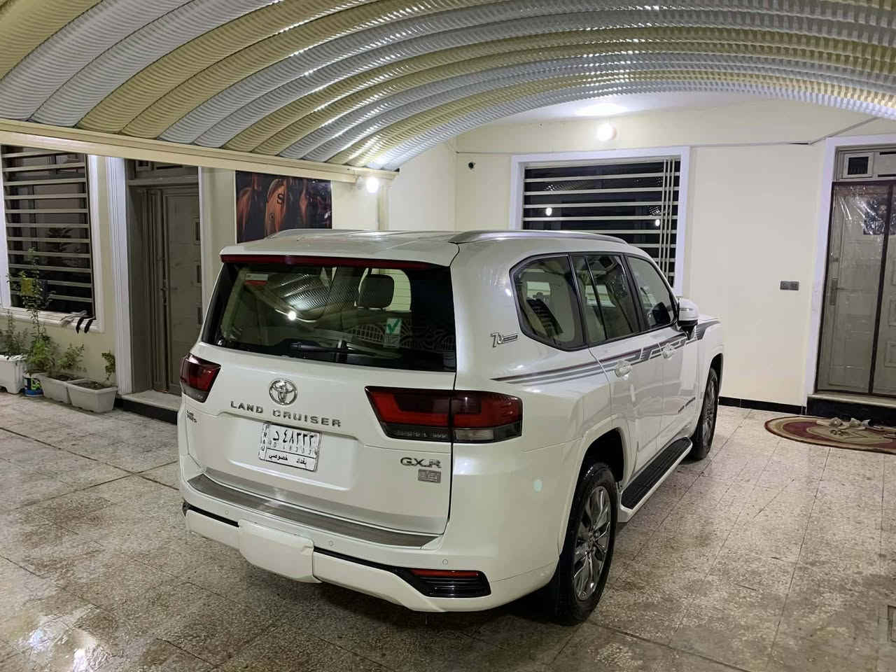 سلام عليكم عندي سياره البيع لاندكروز مديل 2023 سياره تونتربو جديده وحلوه فول موصفات عنوان بغداد ولشراي يتصل عل رقم ***********{{{{السعر565}}} سياره بيه طخ بسيطه رقم بغداد ماشيه 30 الف
