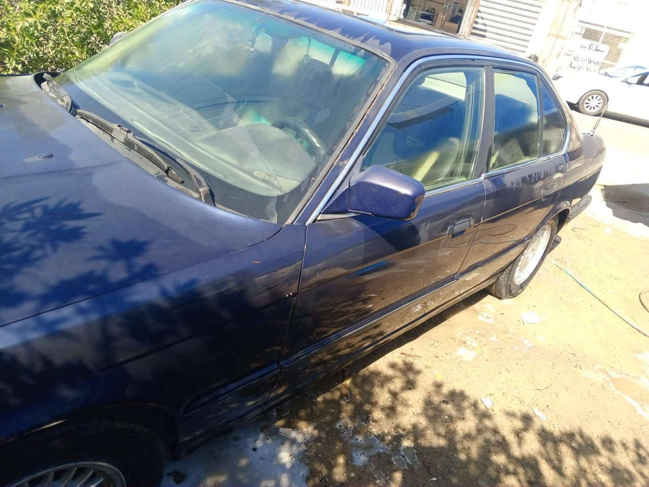 السلام عليكم بيئم موديل 93 للبيع بسمي السياره بيها بس الكير   السعر 36 وبيها مجال حك الجيه ***********
