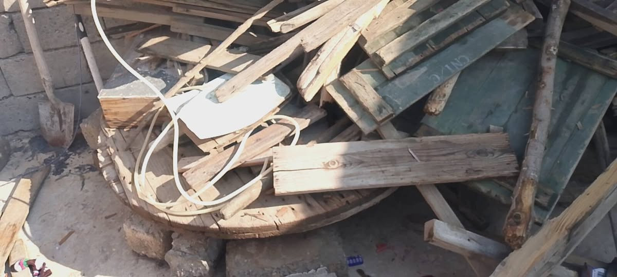 الياء خشب للبيع اللي يريده يخابرني سعر مناسب ***********
