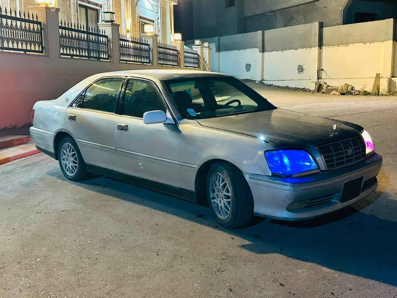 السلام عليكم للبيع ملكه موديل 2000 ادوات مكصوص جنطه
سياره جاهزه من كلشي 
كير ومحرك بالشرط 
محرك ففتي vvt 
تبريد ثلج 🧊 
تدفئه نار 
دكمه وحده
صدره نضيف  
مشط سترين وبور كله جديد والبلادي 
السعر 29 وبيها مجال قليل 
المكان الحجاج 
هـ***********

