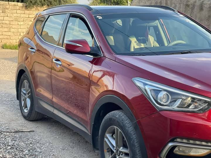 السلام عليكم
سنتافي 2018 أمريكي خمسه راكب مواصفات واحد على واحد.. محرك وكير  شرط.. سنويه 2028 سونار موجود شراي اتصل ***********.. سعر 147 بيها مجال
