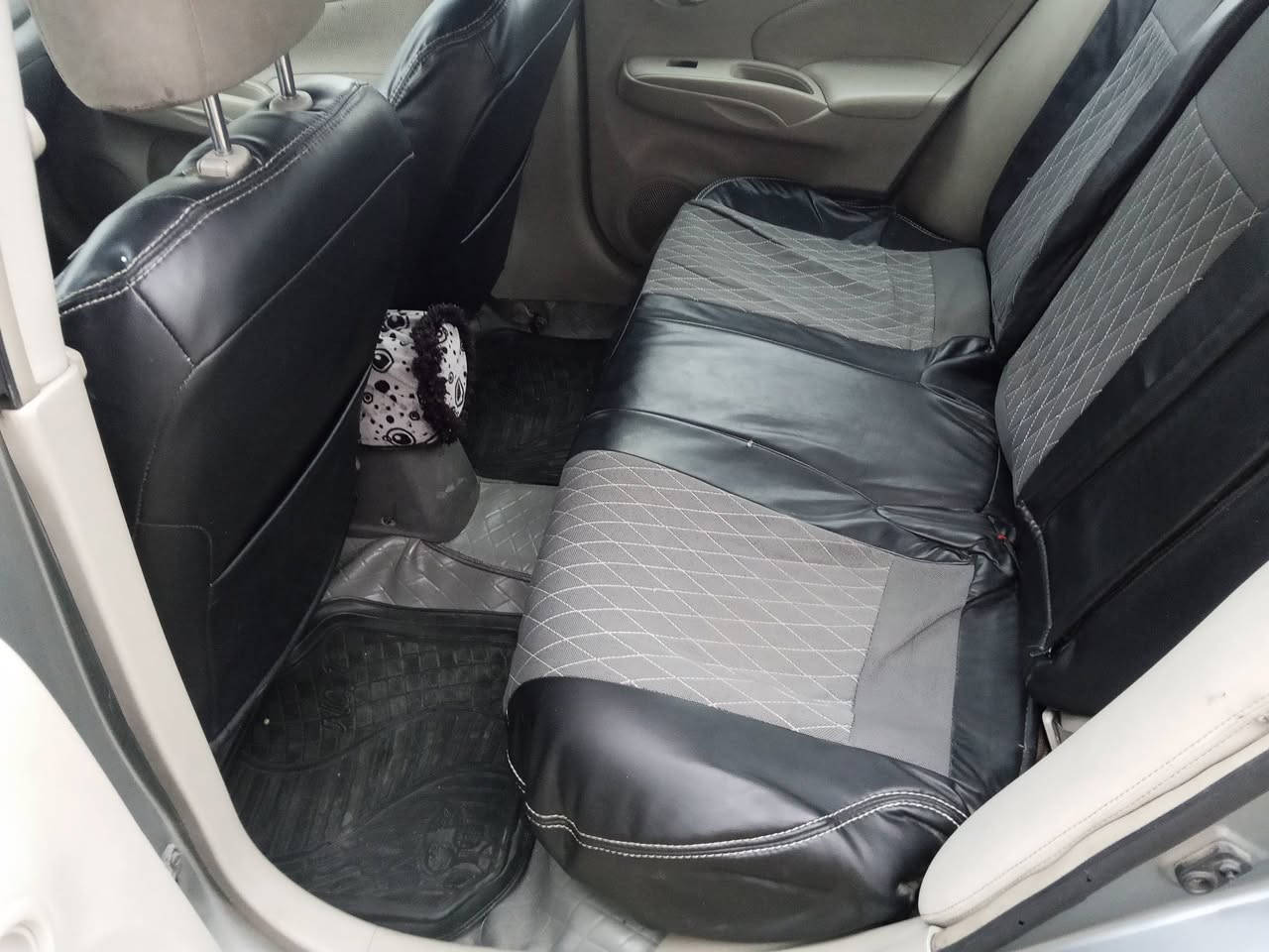 سلام عليکم
عندي سيارە للبیع نيسان ڤیرسا تاكسي رقم كركوك مودیل2014 سنويە جدید لحد سنە2030 بیه قطعتین بدون دواخل شرط التحویل وغرامە والنقابە مصفرە والسعر 95ورقە و بیە مجال تفاصیل اکثر علی الاتصل***********
