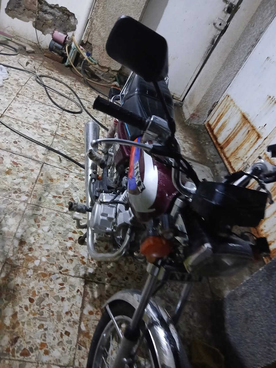 سلام عليكم دراجه للبيع نامه موديل 2025 أوراق كامله مكفوله شراي  *********** مكان بغداد الحسينيه
