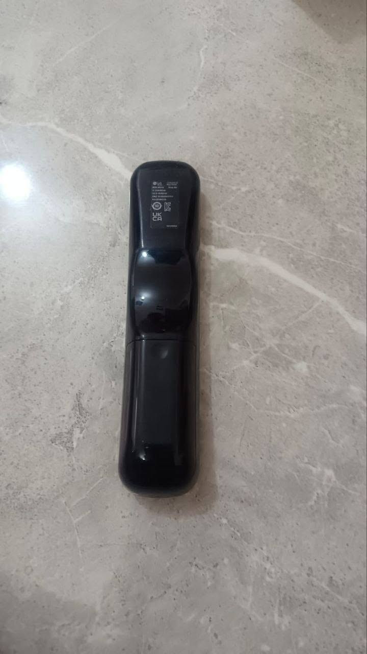20 الف
ريموت ماجيك الذكي من إل جي (LG Magic Remote) 🌟يستخدم هذا الريموت الذكي بالضبط مع الأجهزة التالية:
.. شاشات LG الذكية (Smart TV): المتوافقة مع موديلات أعوام 2021 و 2022 و 2023.تلفزيونات LG فائقة الدقة: 
يدعم فئات OLED (مثل C1, C2, C3) وفئات QNED و NanoCell، بالإضافة إلى شاشات UHD 4K (سلاسل UP, UQ, UR).
الأجهزة المنزلية المتصلة: يمكن برمجته ليعمل كـ (Universal Remote) للتحكم في الرسيفر، الساوند بار (المسرح المنزلي)، ومشغلات الوسائط المتصلة بالتلفزيون.
أبرز المميزات:🎯 مؤشر ماوس هوائي: تنقل بين القوائم بنقرة عين عبر تحريك يدك فقط.🎙️ البحث الصوتي الذكي: تحكم بالتلفزيون واطلب ما تريد عبر الأوامر الصوتية.🚀 أزرار وصول سريع: كبسة واحدة وتنتقل فوراً إلى Netflix أو Amazon Prime أو Disney+.


**إذا كنت صاحب هذا الإعلان وتريد حذفه لأي سبب، رجاءا أرسل رسالة إلى الدعم الفني**