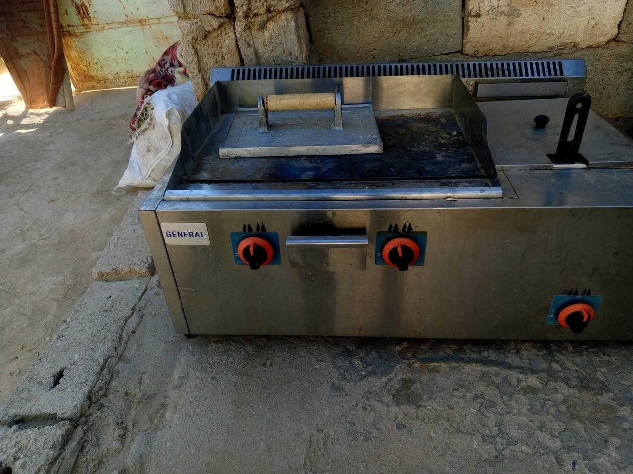 غراض مطعم كامله للبيع استعمال قليل
طباخ فلافل مع طاوه مالته

كريل بركر مزدوج مع قلايه فنكر

قطاعه فنكر حديد

كابسه صاج 

شوايه كص 6 عيون مع جميع غراضه 

سنكي متره ونص ستيل 

ميز متره ونص مع طباخ داخلي 

ميز متره ونص ستيل 

بوجه متره ونص عرض 60 

خرطوم بوجه 6 امتار 

كراسي 5 مع ميز واحد 

طوووس مقبلات شفافه القوي 5 طووس 

متواجد فقط فيس 
مكاني كربلاءءء طريق النجف 

اي شي سعره خاص 😊


**إذا كنت صاحب هذا الإعلان وتريد حذفه لأي سبب، رجاءا أرسل رسالة إلى الدعم الفني**