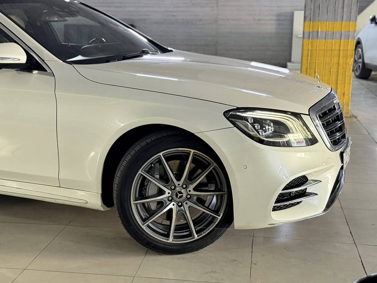مارسيدس S500 موديل 2014 وارد خليجي  BCM
5 فصوص فووول
لعشاق الفخامة مرسيدس رئاسي فووول مواصفات 5 دكم
ماشية 160 الف كيلو حقيقي
باب طويل 
بانوراما
داخل دزاينو ابيض
كشنات تدفئة وتبريد ومساج وخزن VIP
فول بردات كهرباء
جكات وناظور ليلي
كامرات 360 وحساسات محيطية وابواب شفط
مكان السيارة بغداد
للاستفسار : ***********
