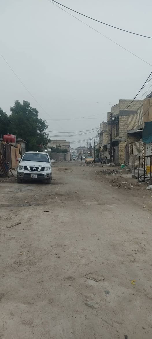 السلام عليكم توفر عندي بيت زراعي واقع حال مكاتبه فقط كامله كل الخدمات ما عده التبليط مساحة البيت 105/جبهه 7/نزال 15/ طابق واحد بناء حديث 2025/موقع البيت البلديات منطقة البستان بين الضباط وشهداء العبيدي قرب سوق الميت شهداء العبيدي قرب مدرسة الشهيد حسين كريدي للاستفسار اكثر *********** الرد او الاتصال ماسنجر واتساب
