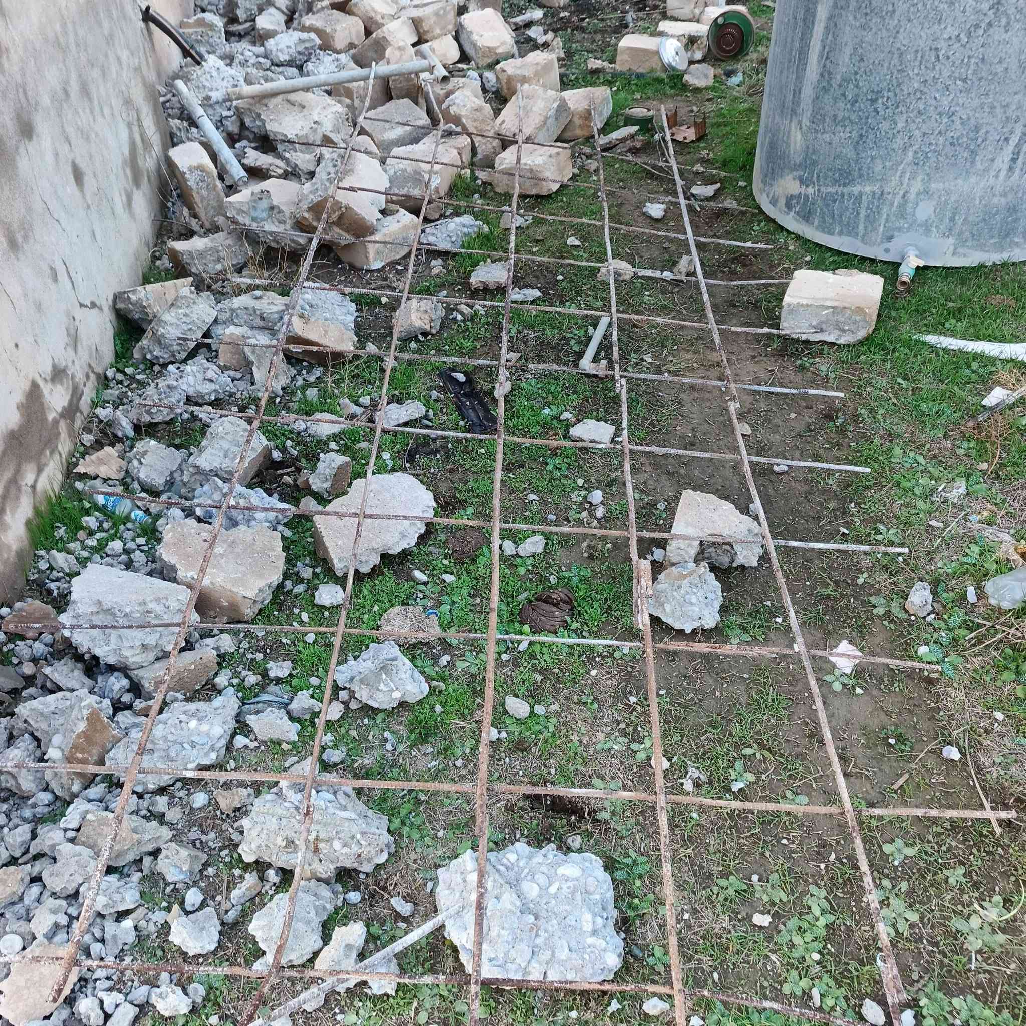 السلام عليكم يوجد صرايف حديد مستخدمات للبيع
العدد 3 قطع سعر القطعه 10 الف 
اللاستفسار عل رقم ***********
