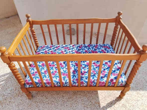 السلام عليكم
تخت طفل للبيع نضيف مع الدوشك
السعر75 وبينو مجال 
للتواصل عل الرقم التالي
*********** يوجد واتساب
