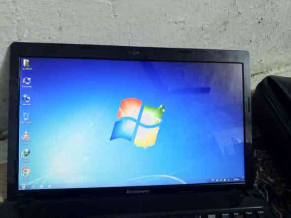 لينوفو للبيع حجم 15  معالج amdرام 4هارد 500 hhd حجم 15 فوول شغلله نظيييفة شاحنة أصلي وجنطة تفيد للدراسة واغراض مكتبية اتصال واتس اب *********** أو *********** بغداد
