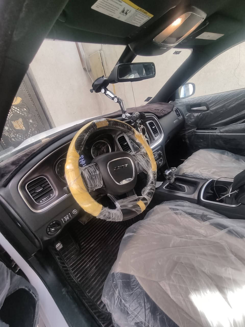 شارجر للبيع موديل 17 اصل حادث بنين اجملق فقط البودي كفاله عامه السعر 175 هذا رقمي رقم نجف الجديد تحويل ثاني يوم ***********
