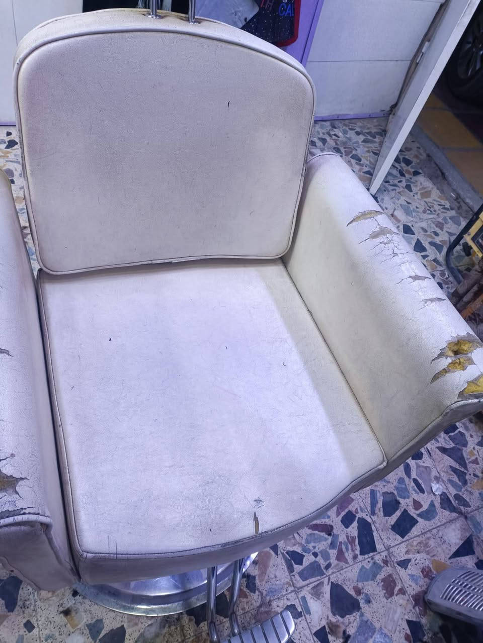 غراض حلاقة للبيع كرسي شبح كلاسك مابي ضرر ب200قفل قنفة جديده 50قفل ميز مراية وميز فاترينه الوحده ب50ثنينهن ب100مكاني نجف حي المهندسين


**إذا كنت صاحب هذا الإعلان وتريد حذفه لأي سبب، رجاءا أرسل رسالة إلى الدعم الفني**