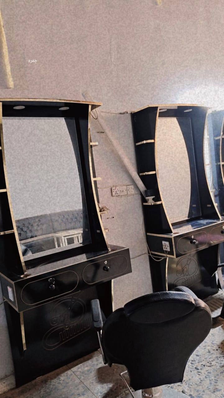 غراض مركز صالون جاهزه للبيع
يصلح مركز حلاقه ووشام ،/مكتبه رسبشن مع كرسي+4كراسي +4ميوزه مرايه مع ملحقات +سديه تخت وجهاز تنضيف بشره +تخم كروتات جلد تسكام+موز تاتو +ميز بدكير ومنكير +غير الي مظاكرهن موجودات بصور ابيع الكل وبسعر مناسبع مستعجل عله بيعهن فقط  اتصال ***********
