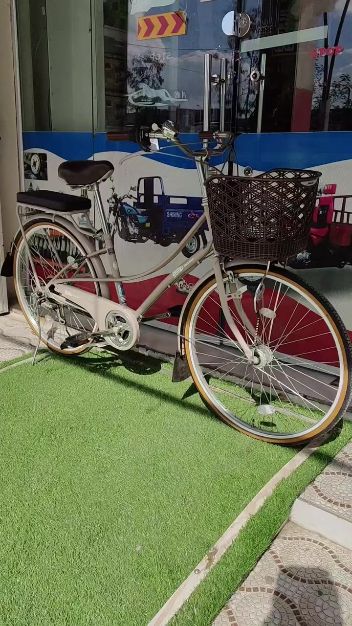 بايسكل حجم 26 دبل شاصي كير وحساس
مال حاويه بايسكل نضيف. جداً  
السعر. 180 مو شراي لاتعلق وتكسر بي رجاءً
***********
