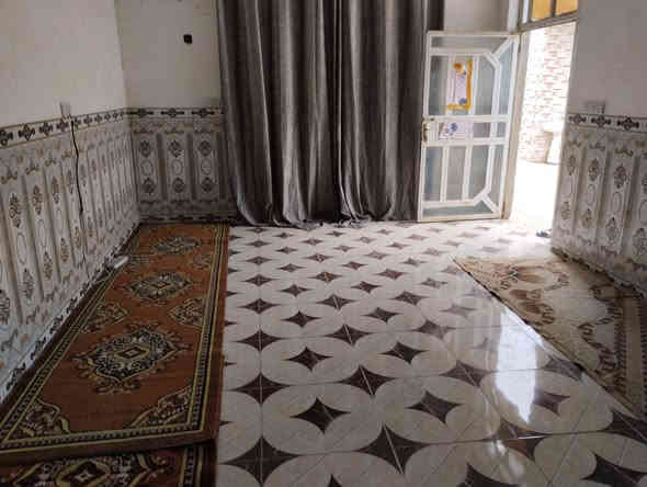 بسم الله الرحمن الرحيم 
بيت زراعي للبيع 
صوب الشويلات 
منطقة حي الحسن 
قرب مدرسة القدوس 
3 غرف وصاله ومطبخ 
وديوانيه وصحيات ومحل 
المساحة 300متر
السعر 50 وبي مجال 
للتواصل الاتصال على الأرقام 
 الموجوده بالاعلان 
***********
***********
او مراسلة الصفحة 
#هادي_الحجيمي
