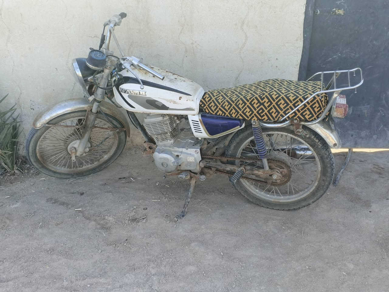 نامه 2020 أوراق كامله بوجهك لترقيم 
محرك زنجيل ما مفتوح بيه خيط تبخير 
لا دكلي شبيه مابيها مثل ما بالصوره 
سعر 400 الشراي يخابر


**إذا كنت صاحب هذا الإعلان وتريد حذفه لأي سبب، رجاءا أرسل رسالة إلى الدعم الفني**