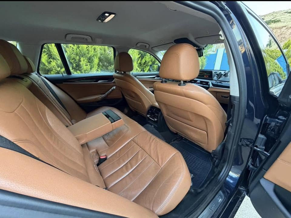 Bmw 520i موديل 2018 ( بانزين ) خليجي
بيع او مراوس
السعر 155 ورقة وبيها مجال 
مكينة اربعه سلندر 
السيارة بدون حادث
السيارة خليجية جانت مطار دبي الدولي
تحويل  

المواصفات 

بصمه تشغيل 
مثبت سرعه 
صندوك كهربائي + شفط 
ليد داخلي 12 لون بلاد 
كشنات اماميه  كهرباء 
شاشة حساسات اماميه + خلفيه 
مري كلاب .. مري شفط 
الكشنات كهرباء 
سايد بريك كهربائي بصمه 
 التبريد 3 قطع الخلفي منفصل
ملاحظة ..
تايرات جديدة ويل اصلي 18 
جاهزة بدون نقص سيارة مال جناي هواي صارف عليها
مراوس ب احدث او عالي او سيارة نسائية 
أنطي فرق

استفسار ( *********** )
