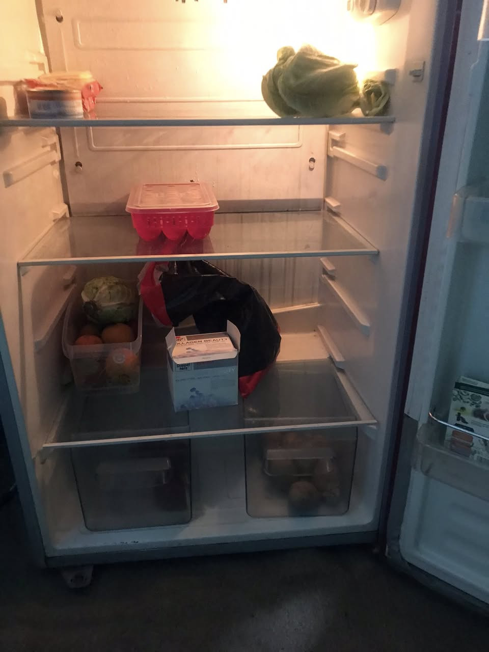 امانه ثلاجه نطيفه حجمه جبيررر سببب البيع حجمه حبير وشقته صغيررر تجميد فول تبريد ماله متوسط لانو منقصه غاز شوي 

تاخذه من باب البيت واذا بيه مشكله ترجع وضمان يومين اشوفه 
سعر 100 متسعجل عليه 
***********
