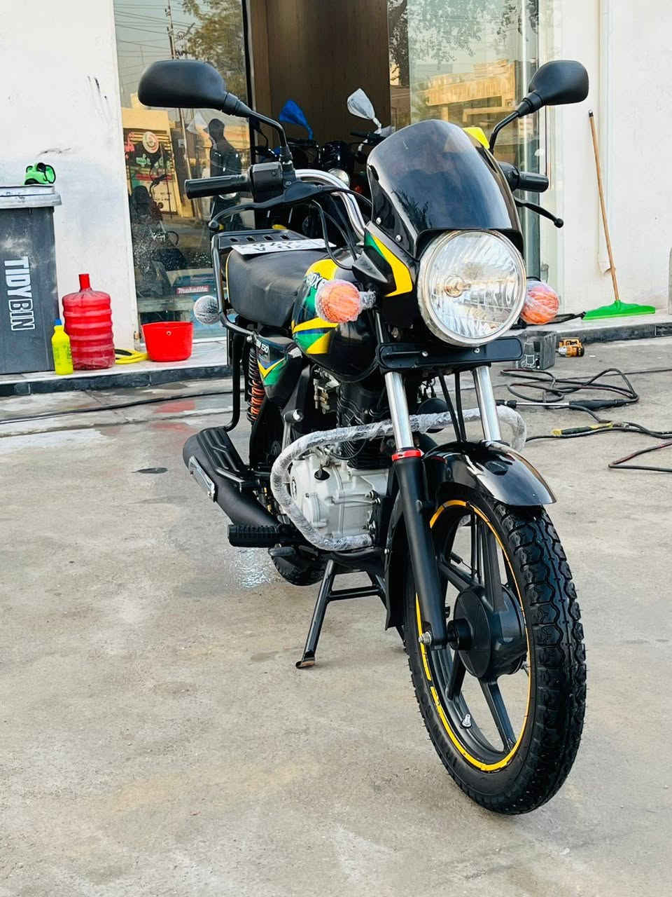 يا الله اسلام عليكم شباب بيع بل نقد وبل قصط ماستر رافدين فقط او مراوس حسب القناعه دراجه بوكسر موديل 19 مرقم ديالى انكليزي شرط نضافت 22 كفاله عامه محرك مجفت شركه درجه اولا شرط محرك ناعم لا صوت ولا تبخير  السعر مليون و 350 وبيها مجال بصيط حك الجيه العنوان ديالى بعقوبه بهرز الرقم *********** الشراي يتصل وبي خير ويدلل
