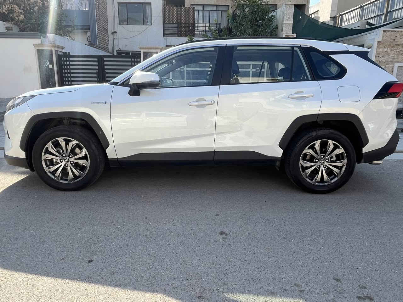 تويوتا راف فور
موديل 2024 وارد صيني 
مكينة 2.500 هايبرد 
فول مواصفات 
تدفئة الكشنات الامامية
نظام قيادة ذاتية
بانوراما
شاشة كبير + شاشة عدادات 
داخل جلد 
مناخ منفصل / تبريد امامي خلفيتويوتا
جنطة كهرباء 
بصمة تشغيل ودخول ذكي 
ابل كار بلاي / اندرويد اتو
السيارة ماشية 18.944 قابل للزيادة
بيه شخط بسيط معدل PDR وتكحيل خفيف 
مكاني بغداد شارع فلسطين 
للتواصل: ***********
