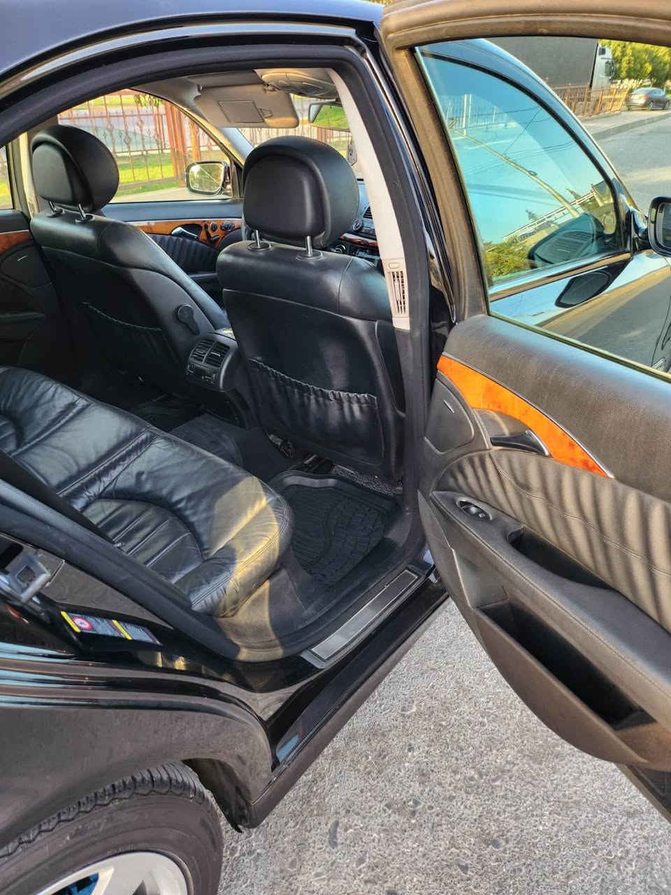 مارسدس
منفيس عصلي 
موديل2007
رقم اوربي شرط
دين و دزين شرط
غرامه و و كاله مرور
حجم مكينه 350و6بستن
كيرا و مكينه شرط 
سقف و حيزام شرط
3قتعه به خ
بي دا خلي
مكان دهوك
سعر90مجال
رقم تلفون*********** دهوك, العراق
