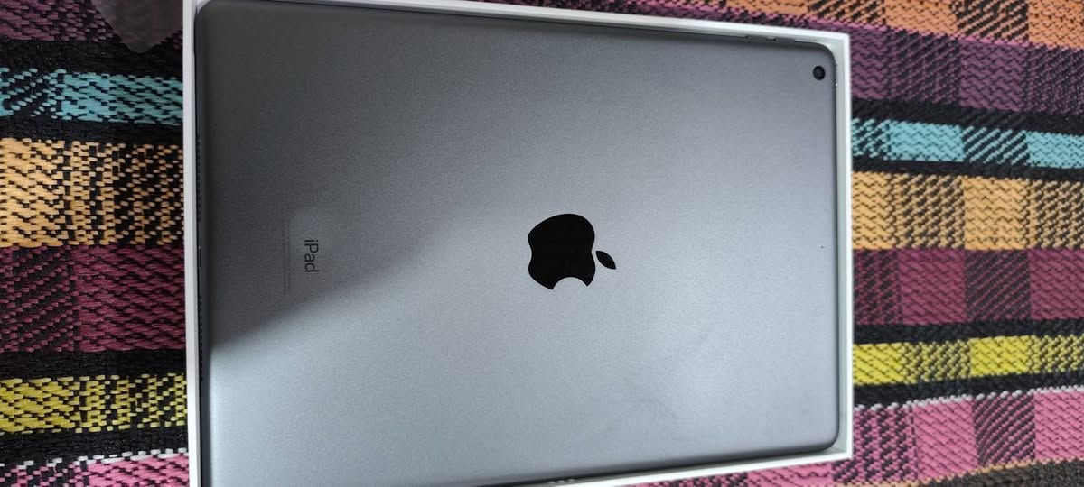 السلام عليكم ايباد 7ابل نضيف جدا مكفول من شخط استخدام فقط دراسه ذاكره 32 وماداخل لا تصليح ولا بي مشكله  جدا نضيف وابيعلك شرط الفحص كامل ملحقات الاصليه شاحنته وباكيته سعره 200قفل مكاني قبله  سوق الكبير 0786 441 9400
