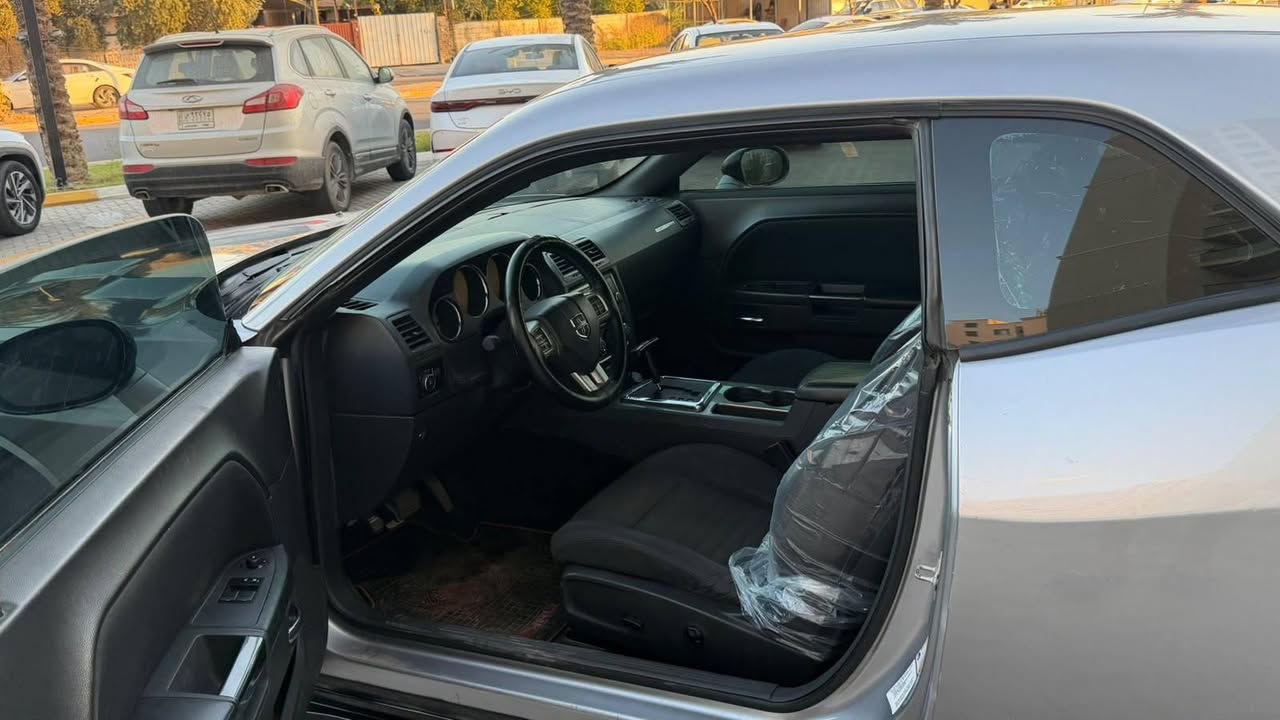 سلام عليكم جالنجر موديل 2014 sxt3600 بيها قطعتين صبغ بدون دواخل كير مكينه مكفولات السياره جديده جاهزه من كلشي تخم تاير جديد صدر امامي خلفي جديد السياره احلى من الصور السعر 110 وبيها مجال بسيط مكاني بغداد البياع *********** غير متواجد عل نت
