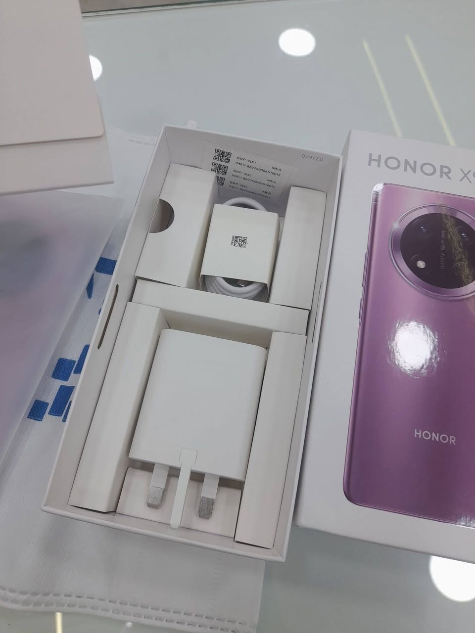 العملاق من هونر Honor X9C 5G 
مواصفات جبّارة للشاشة الأقوى في العالم ⚒

 🪨 أقوى هاتف مقاوم للكسر مدعوم بالذكاء الاصطناعي! 💪 مجهز بحماية  Ultra-Tough Triple Defense:
✔ مقاوم للسقوط 🪨
✔ مقاومة شاملة للماء 💧
✔ مقاومة للبرودة والحرارة الشديدة ☀️❄️

⭕️ ذاكرة: 12GB|256GB ✅
⭕️ الشاشة : 6.7inch 1.5K Amoled (120Hz)
⭕️ الكاميرا : 108MP | 5MP | 2MP   Rear
⭕️ المعالج : Snapdragon 6 Gen 1 🚀
⭕️ البطاريه: 6600 🔋
 (Fast Charging 66W)‏  ⚡️
للطلب و الاستفسار:*********** واتساب فقط 💥 🎯 
او مسنجر متوفر
