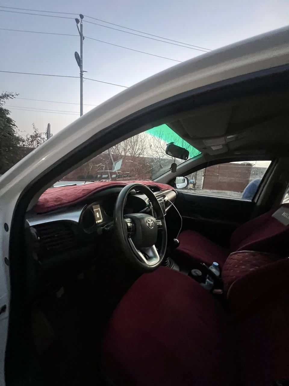 السلام عليكم من رخصه مدير الكروب المحترم سياره مرزي هايلوكس موديل 2019 الخط مالها مال 22 سياره رقم اربيل سياره جاهزه  كير عادي بيهاا شبرين بارد باب السائق وبيها شبرين بارد يم الجاملق الايمن السنويه 2028 موقعها صلاح الدين بيجي رقم التليفون *********** ابو علي ***********+السياره مشدودله منضومت غاز
