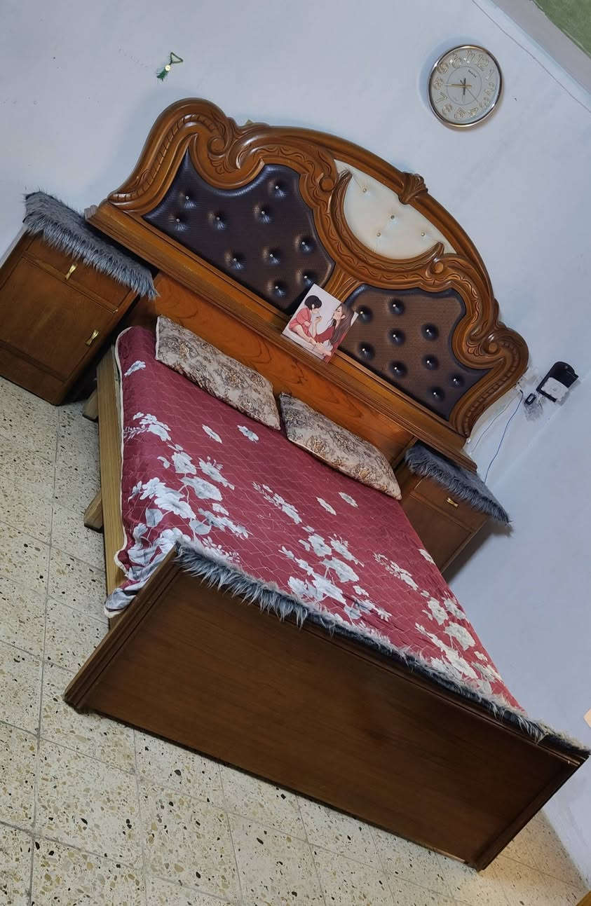 جربايه وميز تواليت وزاويه للبيع 
***********وتساب عنوان الحسينيه
