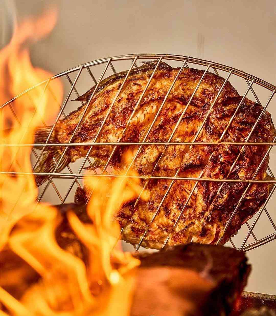 تذوق الطعم الأصيل مع مسكوف درة بغداد✨
الشوي على الطريقه البغداديه على حطب الأشجار حصراً🔥
ويتوفر أيضاً أنواع الأسماك المقليه مع التمن الأحمر💥
1/كيلو السمك المسكوف عالحطب مع تمن أحمر مع طرشي بالعمبه وطماطه وبصل  ب 10
2/نفر سمك مقلي مع تمن ومقبلاته ب 8 
3/زوري مقلي مع تمن احمر وطرشي بالعمبه الكيلو ب 15
4/دجاجه ذبح عراقي مشوي عالحطب مع تمن وطرشي بالعمبه وزلاطه ب 14 والنص دجاجه ب 8
📍العنوان:السيدية شارع الضباط مقابيل مجمع السفير
🚗يتوفر توصيل الى كافة مناطق بغداد
 ☎️للحجز الأتصال على الأرقام أو مراسله واتساب ***********
متواجدين كل يوم طيلة ايام الاسبوع
من ال 11 الى 12 ليلاً
