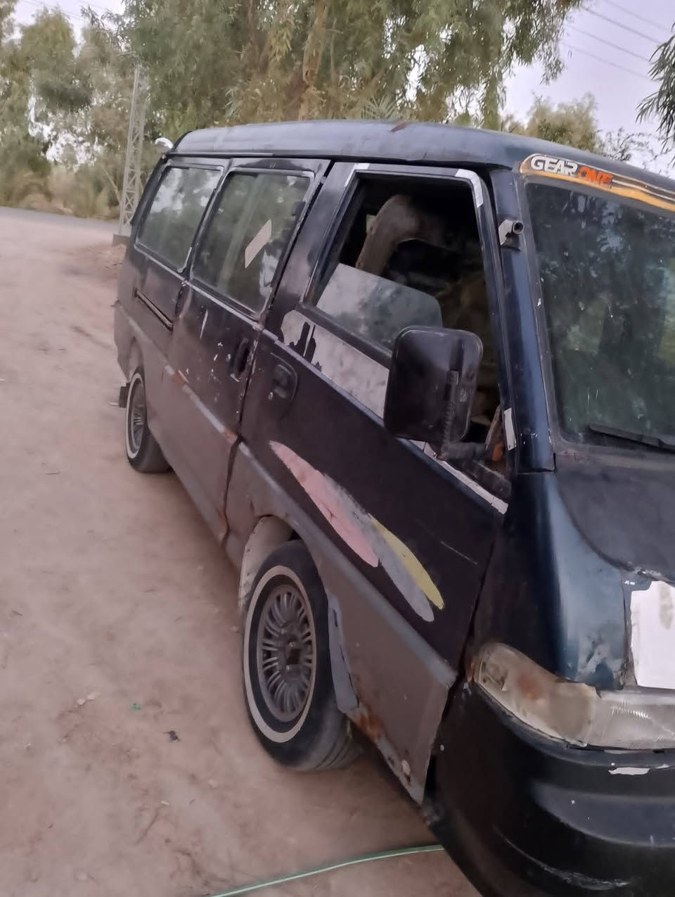 السلام عليكم 
كيا هونداي موديل 93 رقم بغداد صدامي راعيها موجود يريد مداور محرك ونجي گير اوتماتيك نظيف تايرات جدد ويل كب رايدها 15 وبيها مجال للاستفسار الاتصال *********** مكاني نجف خان النص
