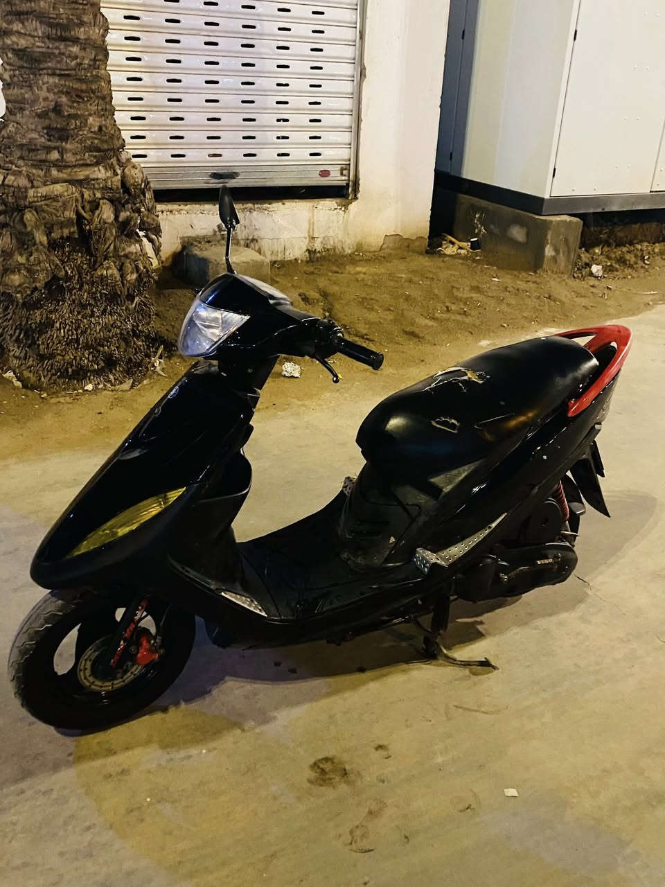 السلام عليكم دراجه ماكس عدله 120مابيها نقوصات كلشي شغال كهربائيات كلها شغاله المكان بغداد الحرية دراجة جديد مكنية ما مفتوحة شرط  الفحص السعر 550 بيها مجال  ***********
