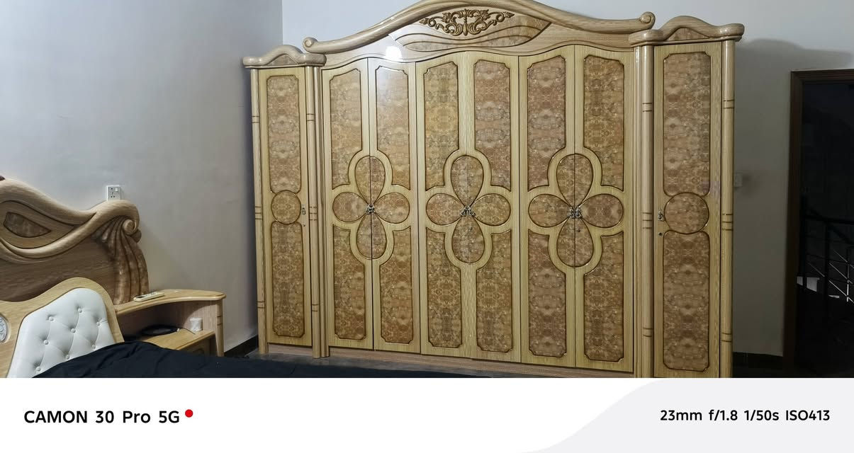غرفه للبيع مستخدمه بحاله جيده جدا السعر 500 الف مع مجال بسيط
للاستفسار :***********

