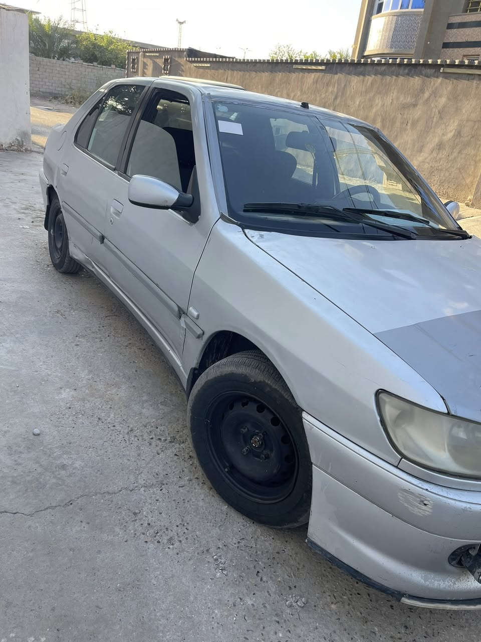 بيجو 306 فرنسي  2001 مصبوغه عام  جاهزه من كلشي كهربائيات  كشرها صبغته مو كلش حلوه تبريد ثلج  البنيد طار عليه جنت ماساده  شويه خسف القماره  ماريد اطيل عليكم السياره عارضها 35 وبيه مجال الشراي يتصال ***********
