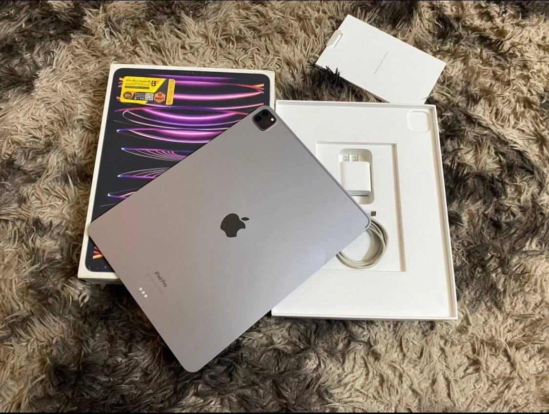 ايباد 11برو m2 ذاكرة 256 بطاريته94 مكفول حته من الزلغ سعره 750 وبي مجال بسيط مكاني ذي قار ***********
