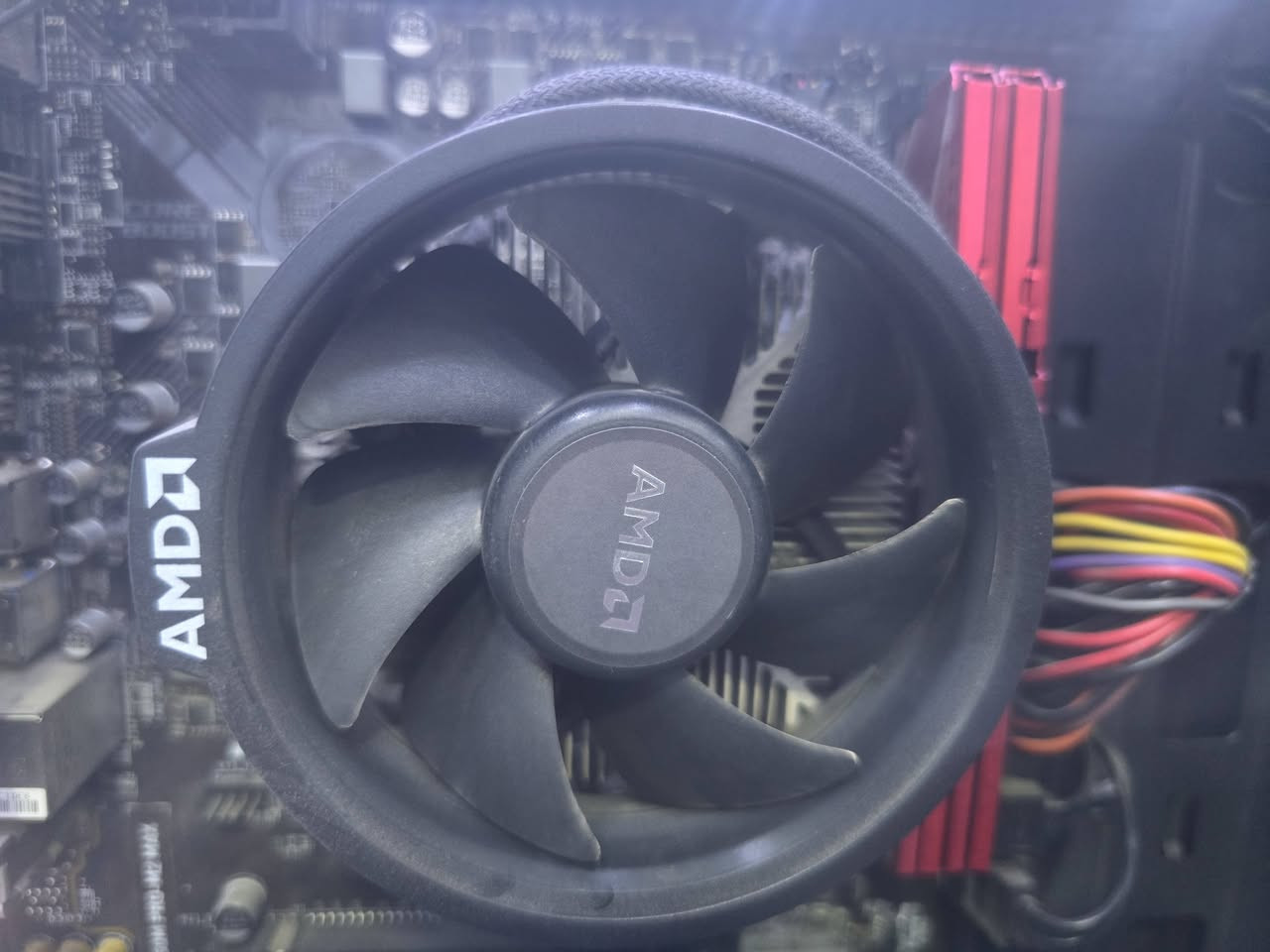 تجميعة وياها شاشة
Ryzen 5
1660 super 6G
Ram 16
Hard 1tb
Hard ssd 128G
الشاشة msi
23.8 inch 
144hz
السعر ٦٥٠ الف 
*********** بيه واتساب
