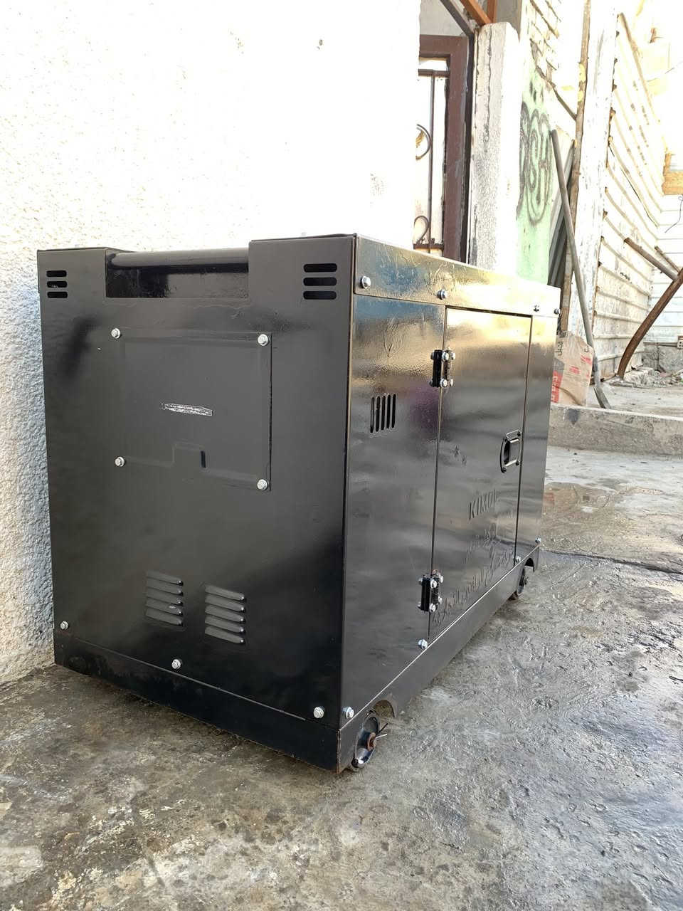 جديده مولده كاز  كاتم .8 ونص كيفي 35 آمبير .مولده كلش نضيفه . وبلاديه ماداخله تصليح . على وضع شركه نكره بل تشغيل . جديده مستخدمه شي قليل . السعر مليون و100. مكاني بغداد بوب الشام .
***********
