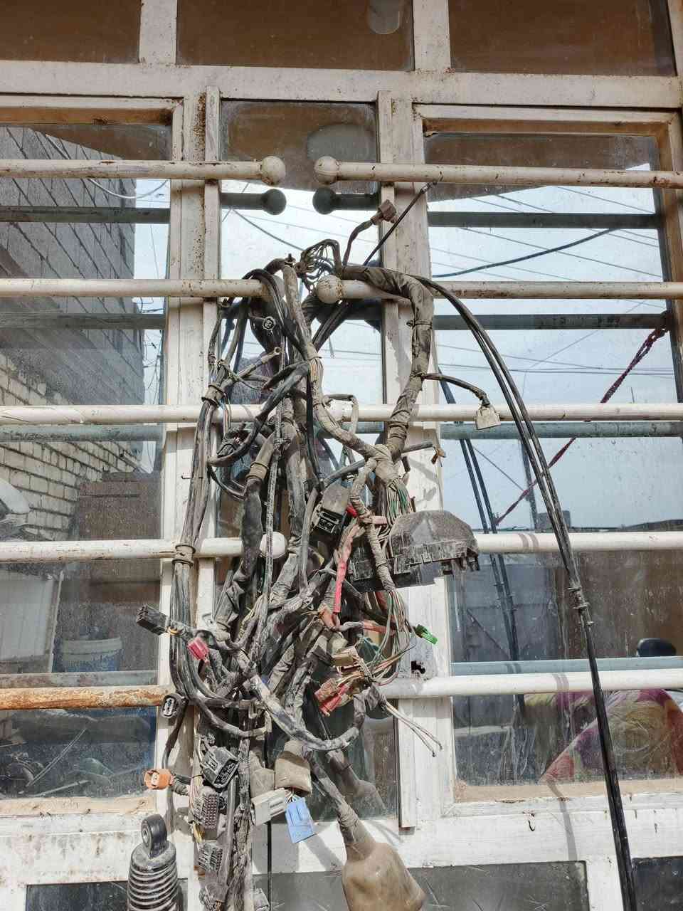 مكينة 010 s7 ع وضعيته بكن شغال 
كشن 010 
عقل s7 + كتف شحن + سلف 
ظفيرة كاملة s7 
ويالة كروم ABS 
شاصي كامل s7 
تانكي نظيف 
أكو كم قطعة بعد من الكفرات 
***********
