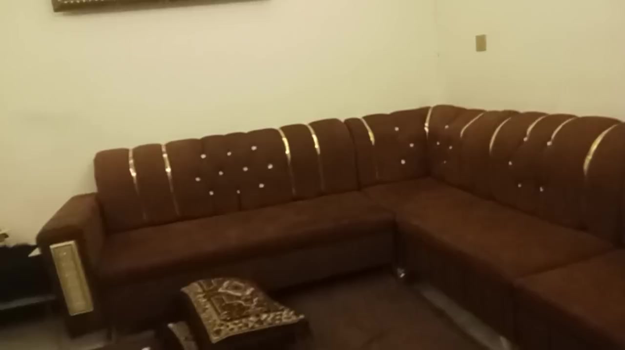 الإسلام عليكم عندي تخم  للبيع عشره مقاعد نظيف جدا والتفاصيل على هذا الرقم***********
