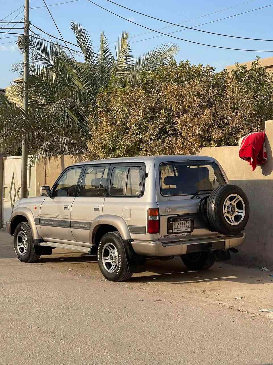 سلام عليكم لاندكروز موديل 1997 رقم بغداد انكليزي بأسمي VX R كفاله سعر ١١٠.  ***********–
