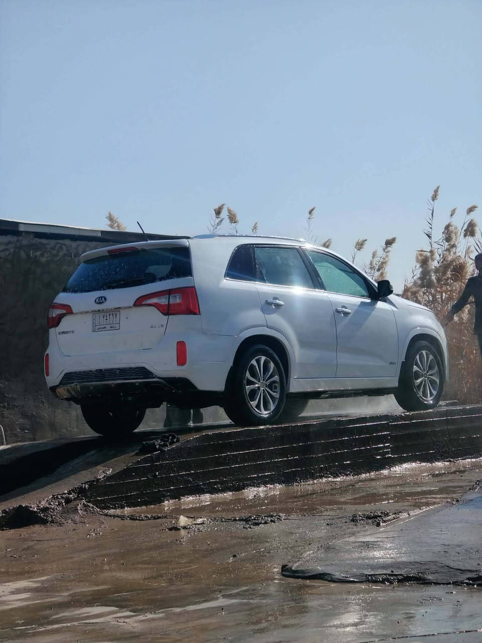 السلام عليكم 
سورنتو 2015 امريكي sx اعلى فئه 
فول مواصفات للأخير ميحتاج اذكر المواصفات 
المكينه v6 
السياره كير مكينه كفاله 
السياره بدون حادث مجرد فتح 
وهنا بالعراق الباب مال الجنطه انطخ وانصبغ هوه والدعاميه
مكان السياره بغداد اللطيفيه سريع الدولي 
رقم الهاتف ***********
السعر 160 ورقه وبيه مجال بسيط
