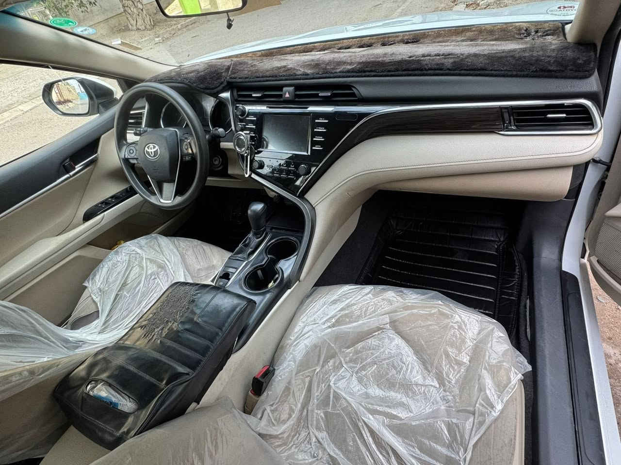 السلام عليكم
كامري خليجيSAS 2018 لو صدفي
مكفوله من صبغ
والضربه 
بيه ملاحظات بسيطه 
طخات بالدعاميه الاماميه والخلفيه
وكنر الخلفي للجاملغ دحجه بسيطه
تبريد تدفئه صدر امامي خلفي كير محرك خير من الله
كلشي بيه شغال والحمدلله
وبيه تشغيل عن بعد بالريمونت
 ماشيه 90 
السياره بأسمي وتحويل ثاني يوم وهزه بعده مساقطه
السعر 183 وبي مجال حك الجيه
رجائآ ما اتعامل ع تلفون تجي وبيك خير وتدلل…
مكاني العطيفيه قرب جامع براثا
***********
