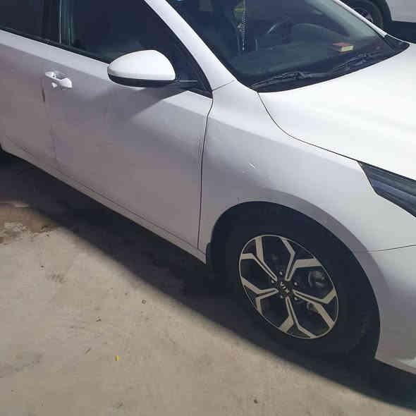 السلام عليكم كيه فورتي 23 نص فول كير مكينه مكفولات ايرباك بس الدركه ليبل واحد بس البنيد مرشوش وبيها بارد بالحافه بالباب ولبنيد السعر 152 $الاتصال ع رقم *********** بي واتساب
