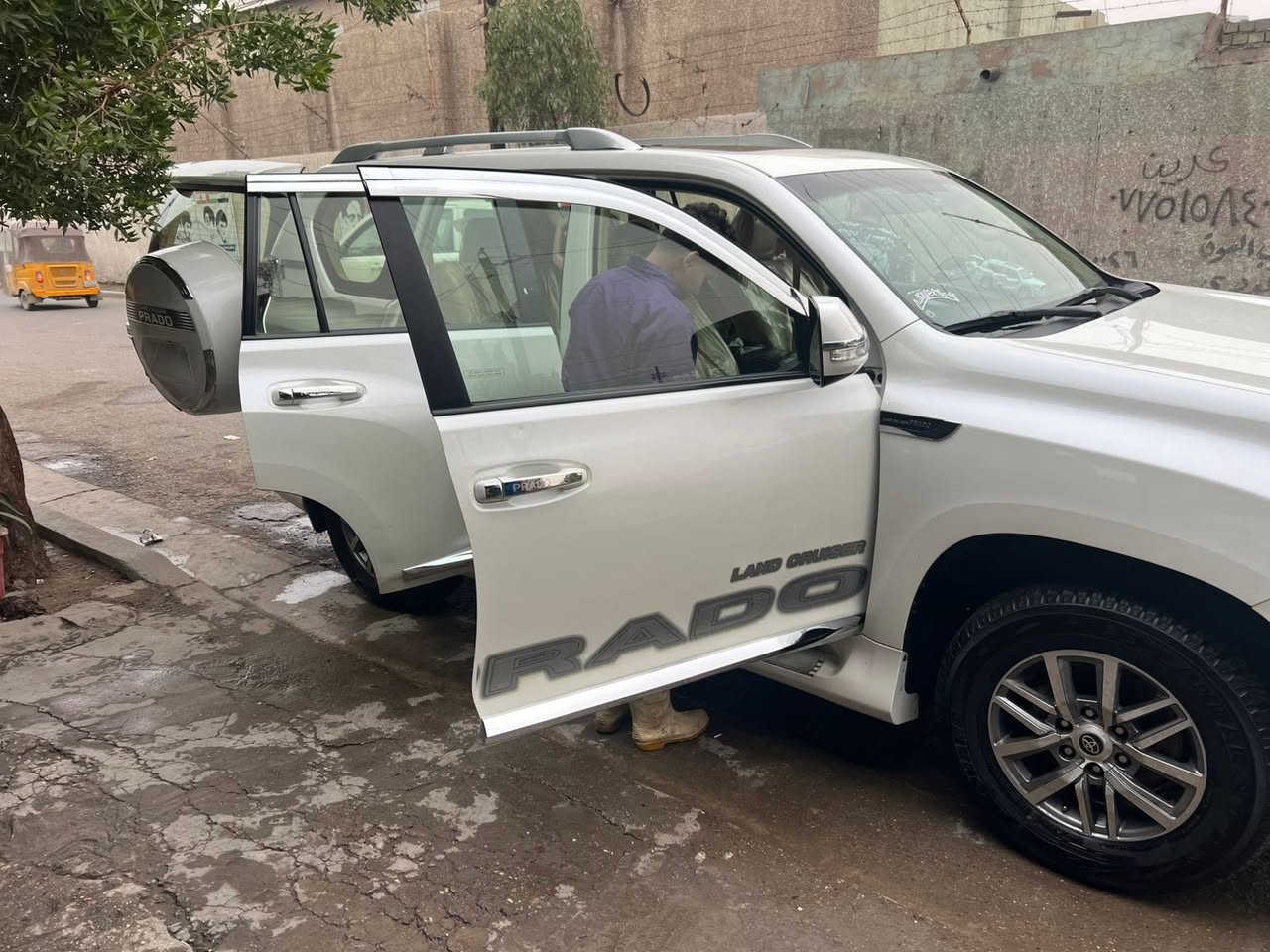 سلام عليكم برادو 2016  رقم  سليمانيه بسمي  شركه ساز  ماشيه 89 فول تشغيل عن بعد  فتحه تبريد 3 قطع ثلاجه تجوه زراكات  لايت مرايات شفط  كشنات كهربيات المامي   تيرات ياباني  باتري جديد سيارة جديدة مال بيت ستخدام قليل جدا  بيها بارد فقط بل جملغ خلفي مشر بل صورةمابين وطخه بل سبير  فقط  مكان بغداد جديدة سعر 350 بيها مجال  شي بصيط  فدو اقرة منشور قبل لاتخابر***********
