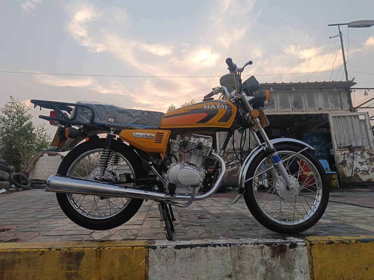 سلام عليكم     دراجه نامه شلامجه اصلي رقم او سنويه رقم نكليزي بسمي تحويل ثاني يوم  دراجه جديده كارتون الله شاهد تجي وتفحص اذا ابيها زلغ كروتك مرجوعه الك وعلي دراجه ثاني تبديله دهن الها شاصي 22  اصلي شلامجه وتعميره توني شهادها صالها شهر لو اقل او شرط كله اصلي اذا بيها شي تجاري تجي تاخذها بلاش وعلي شراي يجي خاص بي خير ويدلل مكاني ناصرية مركز قرب كراج الموحد رقم ***********
