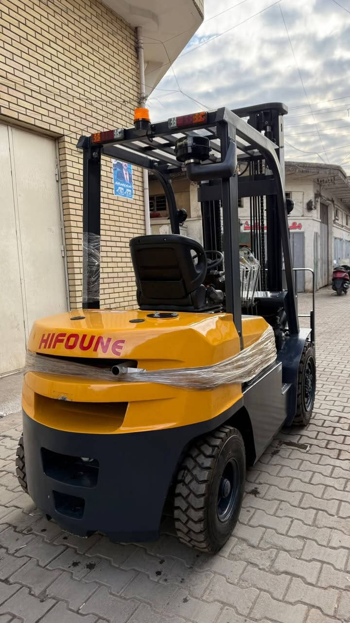 السلام عليكم ورحمة الله وبركاته
للبيع رافعة شوكية هايفون 3 طن ثلاث حركات زيرو 2025  العنوان بغداد قرب كراج النهضه للاستفسار على الرقم التالي ***********
